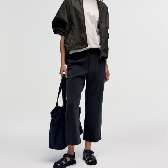 Lululemon - Softstreme High-Rise Straight-Legged Cropped Pant - Size 16 - Picture 5 of 5